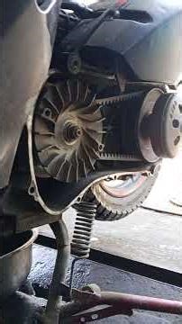 #tutorial on disassembling and assembling all types of motorcycle engines. Oooee open it first..