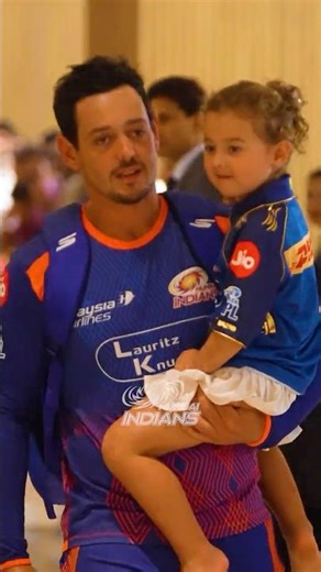 The support system behind that comeback knock by Quinny 💙 #MumbaiIndians #OneFamily #TATAIPL