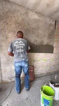 instalação de azulejo, trabalho tomando forma #casa #construção #obra