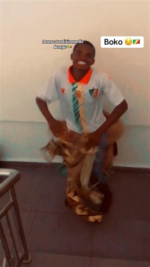 Danse traditionnelle kongo 🇨🇬, originaire du village boko ,dans le département du pool 🔥… une danse de réjouissance , pour mieux la danser il faudrait balancer ces reins de la gauche vers la droite et ajouter un peu des déplacements de pieds. #dansetraditionnelle#dansekongo#pourtoi#saokeofficiel5#flypシ @Afara Tsena officiel @Danse Traditionnelle Culture @Danse Traditionnelle kmer @𝓔𝓵𝓸𝓚𝓲𝓷𝓰🪘