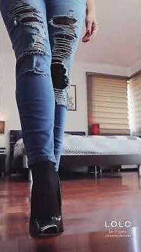 Ripped Jeans & Stilettos: Which Pantyhose Shade Wins ✨? #look #highheels #ootd #tights #rippedjeans