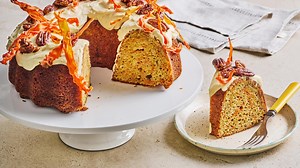 Préparation des garnitures pour le gâteau aux carottes