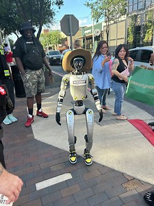 Cowboy robot goes viral after charming encounters around Austin