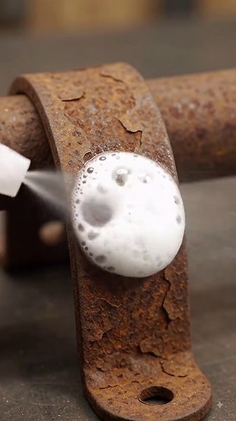 YEARS OF RUST HID THIS SHINE! 😱🔥 ONE FOAM SPRAY REVEALS THE TRUTH! ✨#rustcleaningmagic #rust #magic #fyp #asmr