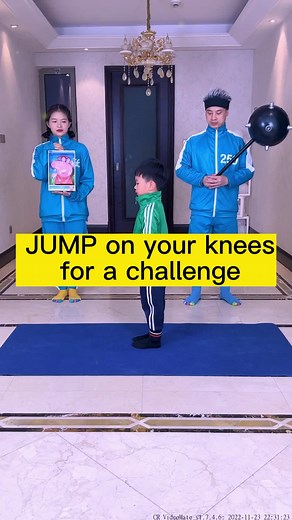 Fun Family Game: Jumping on Your Knees with Friends and Family!