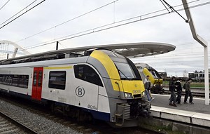 Belgique : Un contrôleur dit « bonjour » dans un train en Flandres… Scandale dans le pays