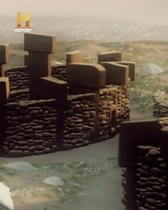 1.5M views · 48K reactions | Göbekli Tepe es el sitio de culto religioso más antiguo del mundo descubierto hasta la fecha. Además, se estima que la construcción se remonta a una época en la que los humanos habitaban la tierra como cazadores y recolectores.  Todo esto y más en tu pantalla de History #AlienígenasAncestrales | HISTORY | Facebook