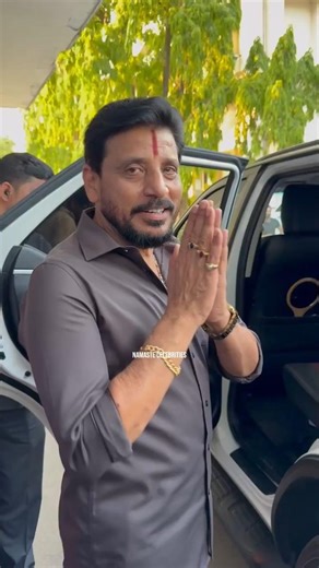 మీడియా వాళ్లకు మర్యాదగా వెళ్ళొస్తాను అని చెబుతూ వెళ్తున్నా Duvvada Srinivas గారు 🙏 |