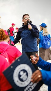 Mihai Morar on Instagram: "POVESTEA UNUI RECORD @guinnessworldrecords! 磊Asta am obținut sâmbătă pe Vârful Omu, la 2507 m, împreună cu 800 de oameni @medlife_romania, în cea mai mare expediție medicală făcută vreodată în lume. O zi de neuitat în care pentru mine, dar și pentru cadrele medicale, destinația a rămas aceeași ca în oricare altă zi: Omul! ❤️⛰️ #mihaimorar"