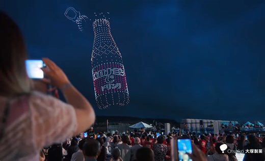 最先端のドローンショーで魅せるオロナミンC「元気ハツラツ！大空大合唱」篇　老舗ブランドが最先端テクノロジーを活用する意義