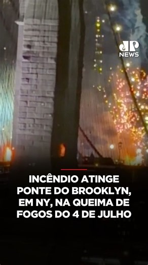 Um pequeno incêndio atingiu as plataformas temporárias de lançamento de fogos de artifício na Ponte do Brooklyn na noite deste sábado (4), durante o tradicional espetáculo pirotécnico da Macy's em comemoração ao Dia da Independência dos Estados Unidos. Imagens compartilhadas nas redes sociais mostram chamas e uma densa fumaça escura subindo da estrutura enquanto os fogos continuavam a estourar no céu em celebração aos 250 anos do país. O Corpo de Bombeiros de Nova York (FDNY) informou que o inci