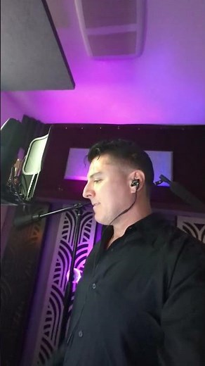 Nicolas Roye introduces the crew and reads an excerpt from HALO: EDGE OF DAWN