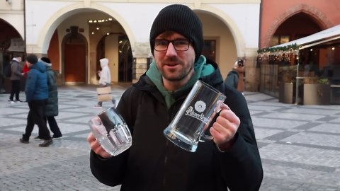 How to spot a TOURIST TRAP (and not be tricked)