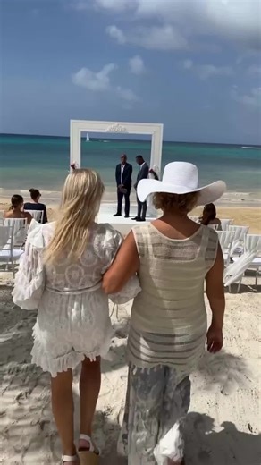 Choosing a destination wedding means your special day gets to take place in one of the most beautiful places in the world — and you get to celebrate for more than 1 night. 💍 Connect with me to explore wedding packages! 🌺 #TravelBetter #DestinationWedding