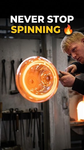 Why Glassblowers Are Always Moving 😮 #glassblowing #craft #amazing