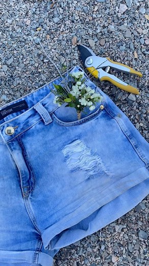 El Arrayán, también conocido como Arrayán de la Patagonia, es un árbol característico de la región. Sus flores blancas y fragantes, que brotan en primavera, tienen un significado simbólico. En la cultura local, se consideran un símbolo de pureza y renovación. Estas flores no solo añaden belleza al paisaje, sino que también representan la vitalidad y la conexión especial que el Arrayán tiene con la rica biodiversidad de la Patagonia Argentina. | Deisi Tauffer