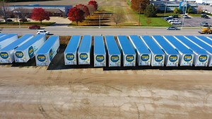 For owner operators and carriers looking to move power-only loads, the 360box program provides a flexible option that keeps freight and drivers moving. Our drop-and-hook solution gives shippers access to capacity while giving carriers loads that work for their schedule. Visit our blog for more info about how 360box works! https://jb.ht/3OLHTuW | J.B. Hunt Transport Services, Inc.