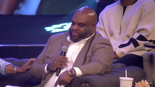 Megachurch pastor embroiled in sexting scandal opens up about 'demons'