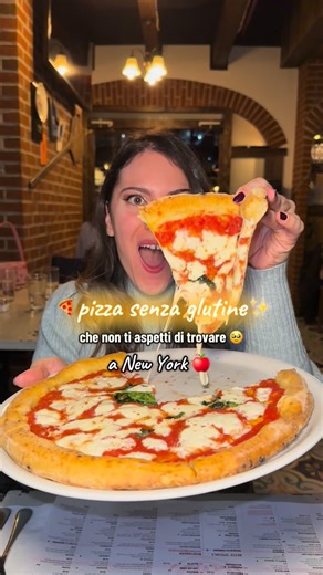 Celiac around the world || Gluten free Food & Travel on Instagram: "✨Pizza SENZA GLUTINE da sogno nella Grande Mela 🍎 non me lo aspettavo proprio 😻 📲Invialo ai tuoi amici celiaci per farglielo scoprire • • • 📍Da @kestepizza la goduria è di casa 🫠 •Hanno un intero menù gluten free che ho amato: 👉🏻fritti super croccanti e filantissimi 🤤 👉🏻la pizza margherita è sempre una garanzia 👉🏻truffle burrata: per me che amo il tartufo è spaziale 🚀 👉🏻Sicilia: mozzarella homemade, pesto di pista