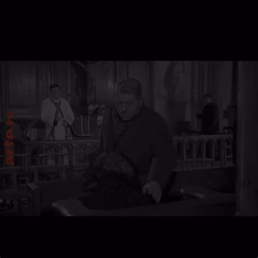 🎬 Si vous avez accès à la chaîne Arte, l’adaptation par Jean Delannoy de L’AFFAIRE SAINT-FIACRE, avec Jean Gabin dans le rôle de Maigret, y est visible en replay jusqu’au 6 novembre. 👀 Vous avez vu ce film ? Vos impressions en commentaires ! | Georges Simenon