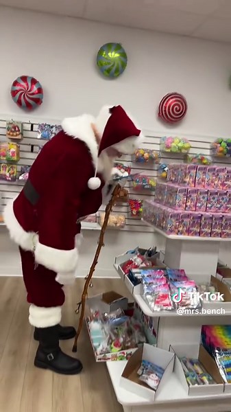 Santa was shopping at @Fidget Toys Plus 🎅🏼 #mrsbench #fidgettoysplus #mrsbenchpackage #christmas #santaclaus