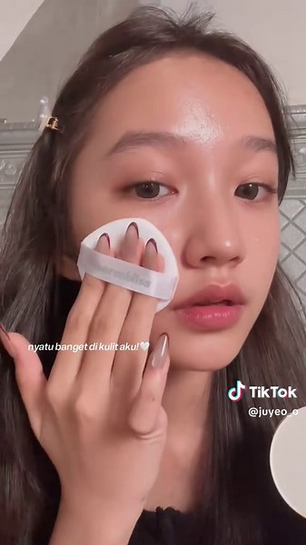 Tutorial Makeup Menggunakan Cushion yang Sampai Menyulap Wajah Dewy!