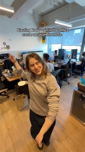 Can you do this at your office? Don’t think so. We 🫶🏼 you @KARLEE GIRL! Right back! went from 230k streams to 1.9M in just two weeks. 📈 #karleegirl #rightback #dreamacademy #songofthesummer #karlee