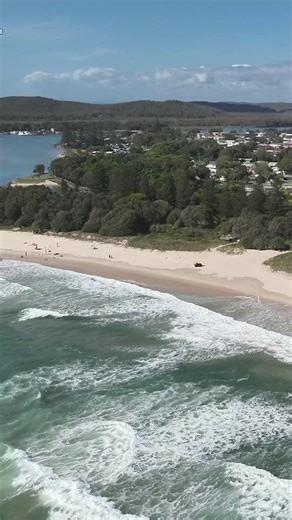 #AUAVS // Yesterday, an Australian UAV Service (AUAVS) pilot detected 26 sharks swimming off Evans Head during a routine drone patrol. The drone siren was immediately activated, and lifeguards safely evacuated beach users as a precaution. Drone patrols began a week earlier than anticipated this season thanks to additional NSW Government funding, with AUAVS now providing extended coverage across NSW beaches over summer. From now through late January, AUAVS will fly approximately 10,000 hours, ope