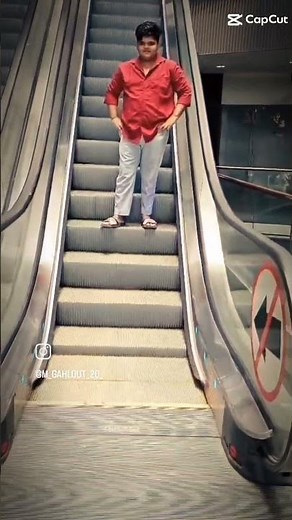 scoping song video #viral #short #video #trending #audio #viral #shorts #escalator #walk #video