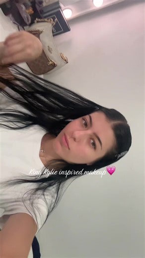 Stunning King Kylie Inspired Blue Eye Makeup Look