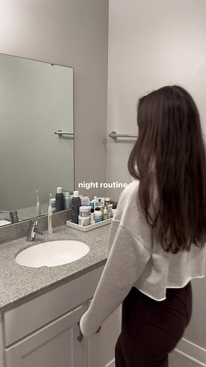 432K views · 10K reactions | ☁️淪‍♀️ #nightroutine #unwind #relaxing #skincare #skincareroutine #aesthetics #aestheticedits #satisfyingvideo #reelsfb #reeloftheday #cleaningmotivation | Emma Vaughn | Facebook
