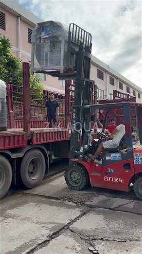 Submerged microfiltration drum filter