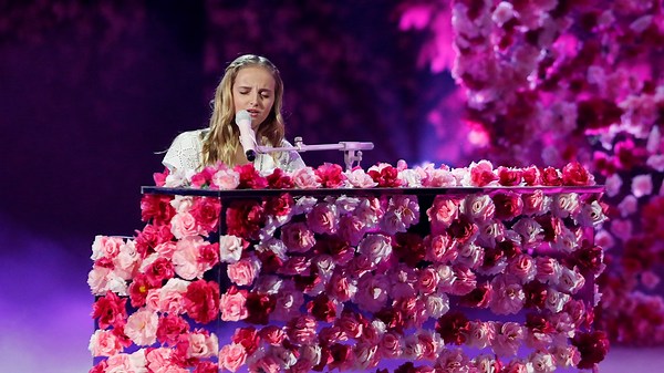 Arizona's Evie Clair delivers emotional final performance on 'America's Got Talent'