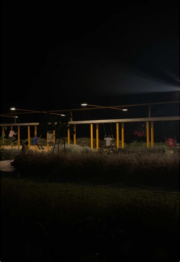 Promenade Nocturne à Dakar : Évasion Paisible