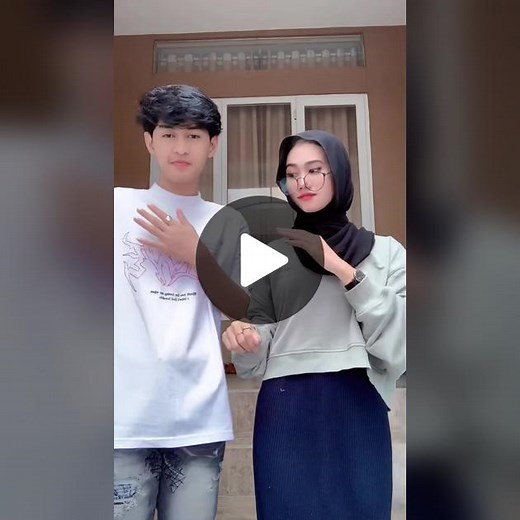 Understanding Sign Language Gestures with Friends