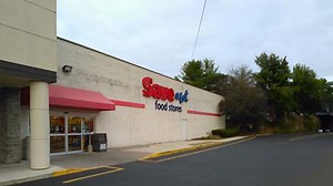 Save A Lot store to shut in hours - note on door shares last update with fans