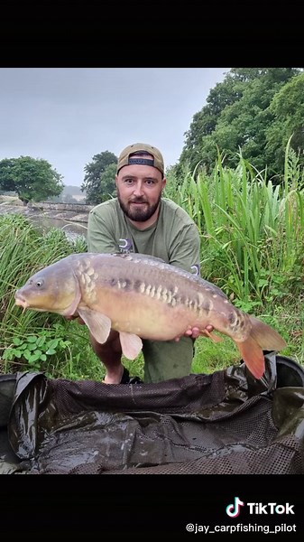 Got to love the sound of the @fox_international RX Alarms screaming into action. This lovely 21lb #mirrorcarp set off like a train! #carpfishing #foxinternational #thatscarpy