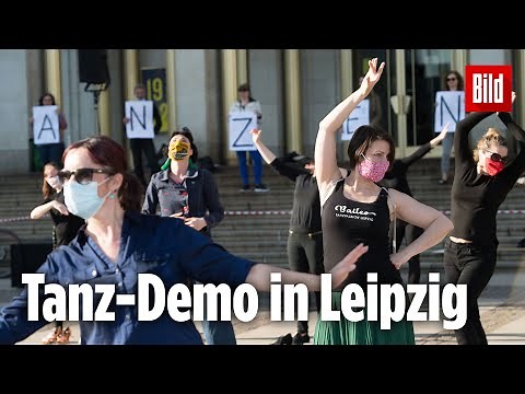 Flashmob demonstriert trotz Verbot tanzend für offene Tanzschulen