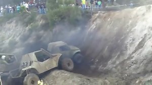 BALAP MOBIL OFFROAD 4X4 MENDAKI JURANG