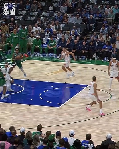 One-hand jam 😤 | Dallas Mavericks