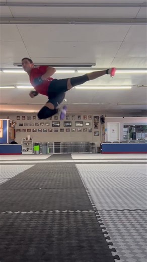 Damian Villa on Instagram: "Flowing through kicks and movements in front of a mirror helps you work on your technique, helps you stay limber and agile, and it is a low impact cardio workout that is very beneficial as well! 🥋⚡️ I do Five 2-Minute Rounds with 1-Min Stretching Break in between as warm up or as cool down!🫡 Try it out! 🙌 #DV58 #TaeKwonDreams #TKD #MartialArts"