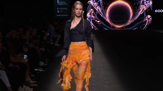 奔驰马德里时装周 Alineo Studio 2025/2026 秋冬火辣性感时尚穿搭走秀