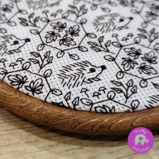 Blackwork Cute Hedgehogs embroidery pattern #embroidery #blackworkembroidery #modernembroidery