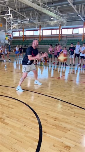 Fadeaway Fitness on Instagram: "CONTINUOUS PITCH & HANDOFFS ✅✅ Handoff -> Snake — FOLLOW @fadeawayfit for more Basketball Skills Content Daily !! •• #FadeawayFitness . . . . . #basketball #basketballtraining #basketballtrainer #basketballworkout #basketballtips #basketballdrills #basketballmoves #basketball🏀 #explore #explorepage #viral #explore #explorepage #viralreels #facebook #meta #metaviral #facebookreel"