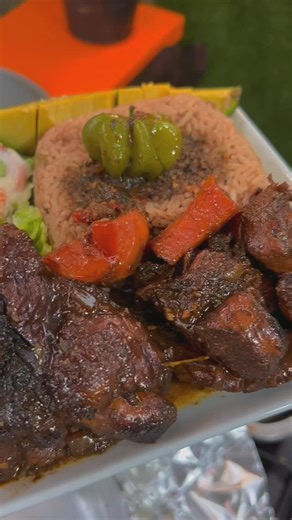 Caribbean🇯🇲authentic Dishes🇯🇲 on Instagram: "Mom’s Favorite 🤎 Brown Stew Turkey Wings Slow-cooked, tender turkey wings simmered down in rich brown gravy, fresh herbs, sweet peppers, onions, and that old-school Caribbean love 🫶🏾 This is the kind of meal that brings everyone to the kitchen before you even call them. Comfort food. Family tradition. Straight from the heart. If you know… you know 😮‍🔥 #BrownStewTurkeyWings #MomsFavorite #ComfortFood #CaribbeanHomeCooking #JamaicanFlavors"