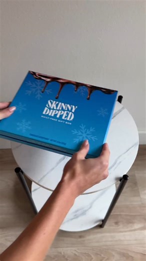 SkinnyDipped ™ on Instagram: "The easiest gift under $25. You’re welcome 🩵 Who are you sharing our holiday box with this year?👇 Available on Amazon🎁"