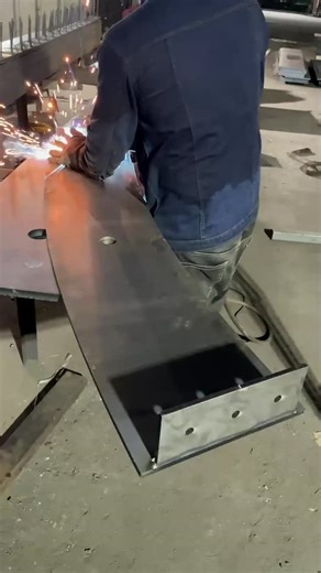 西东钢材 on Instagram: "预埋件、钢板、角码、槽钢、化学锚栓，订做各种规格幕墙材料 多台激光切割、三维激光设备、卷圆、预埋件、钣金、钢结构焊接、折弯、剪板、冲孔等加工业务 #金属加工 #焊接 #专业生产厂家 #鋼材定制 #鋼結構加工 #焊接金屬制品 #預制金屬構件 Custom steel processing in Mainland China. Quality you can trust! #Steel #Manufacturing"