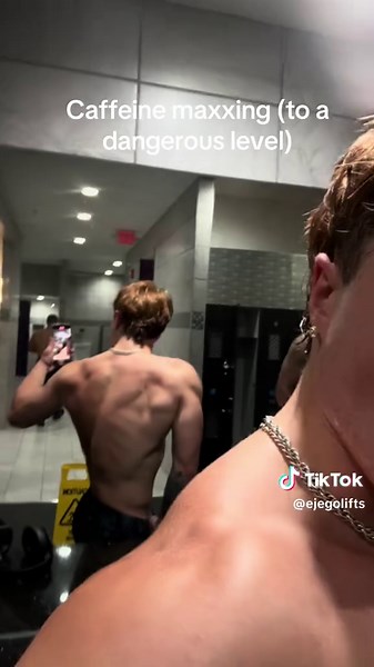 Combined total of 1.1 grams #bodybuilding #gym #gymtok #lifting #natty #fyp #backshots