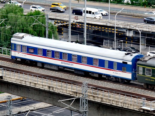 T146挂国铁轨检WX25K-998946返京