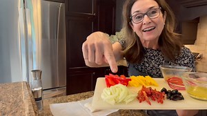 19K views · 582 reactions | À cuisiner pour une personne ou plusieurs, une façon simple et goûteuse de préparer le poisson. Recette complète: https://www.signegourmand.com/recettes/plats-principaux/poisson-en-papillote En cuisine avec Christina Blais | Signé Gourmand | Facebook